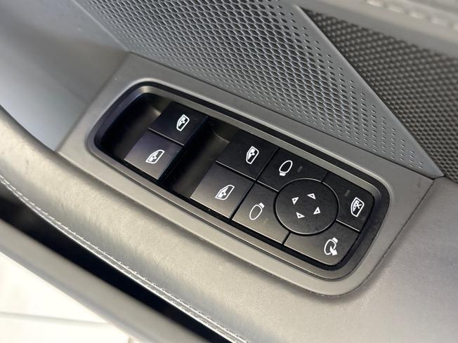 PORSCHE Taycan Photo 35