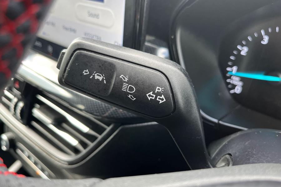 Ford FOCUS Photo autoimg-526f160f11eca5c9c0014788f65e6f7b270003ca.jpg