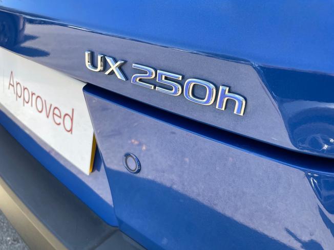 LEXUS UX Photo 23