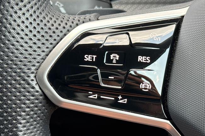 Volkswagen Golf Photo 16