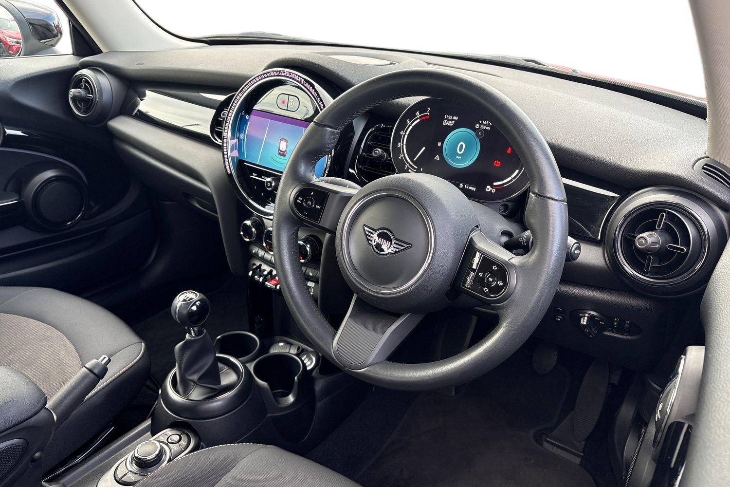 MINI HATCHBACK Photo 8