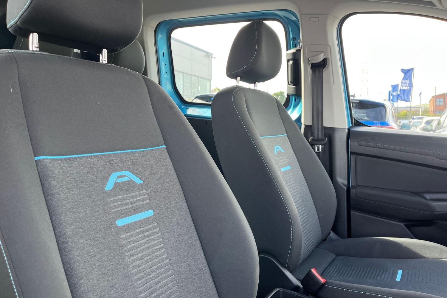 Ford TRANSIT CONNECT Photo 21