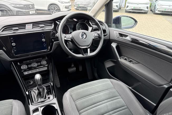 VOLKSWAGEN Touran Photo 38