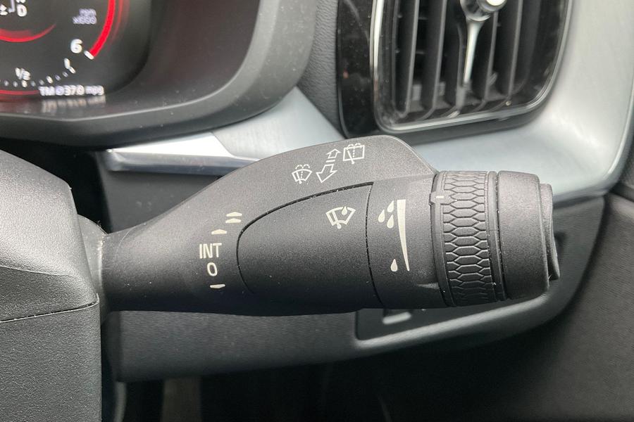 Volvo XC60 Photo autoimg-5281e08c9df1810a3379a66b5a77567f11e81c77.jpg