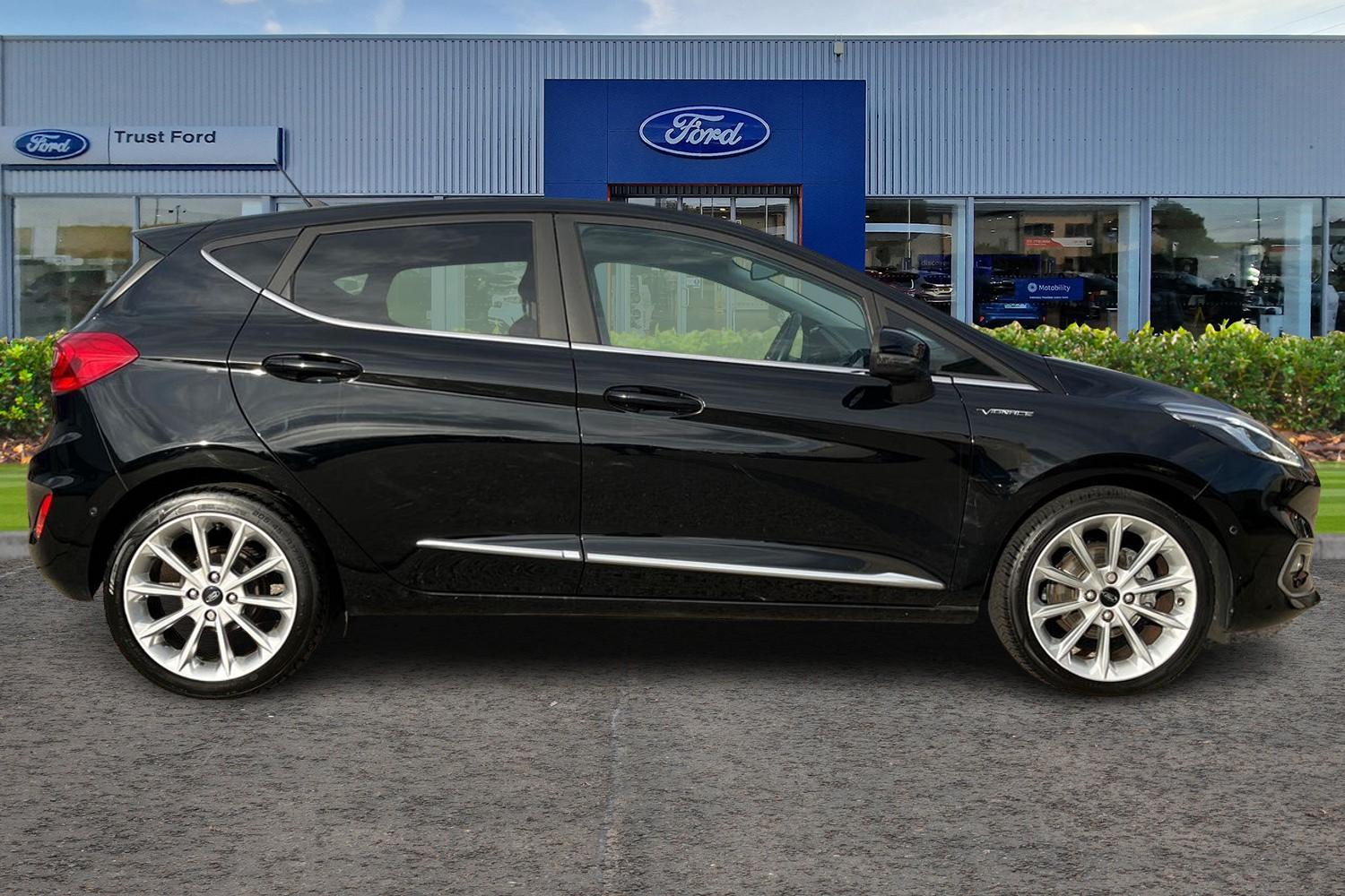 Ford Fiesta Photo 2