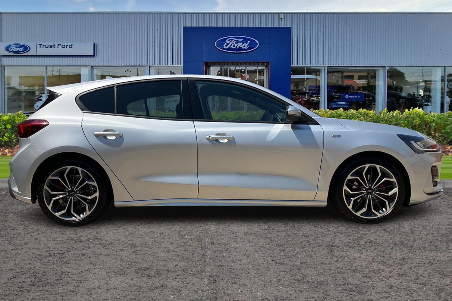 Ford Focus Photo 2