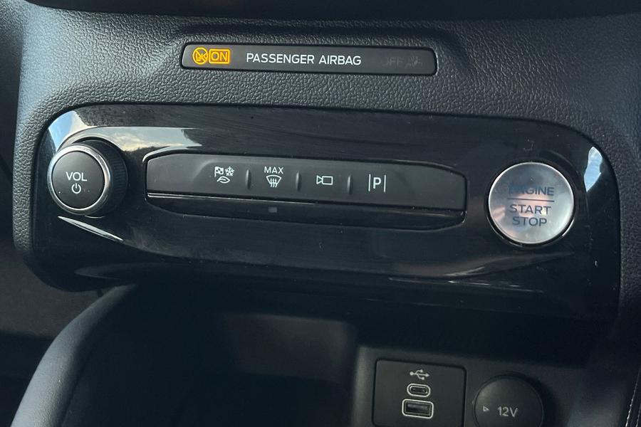 Ford KUGA Photo autoimg-528d8224ccbc43320c7188f1cbc05ec6ec240cd6.jpg