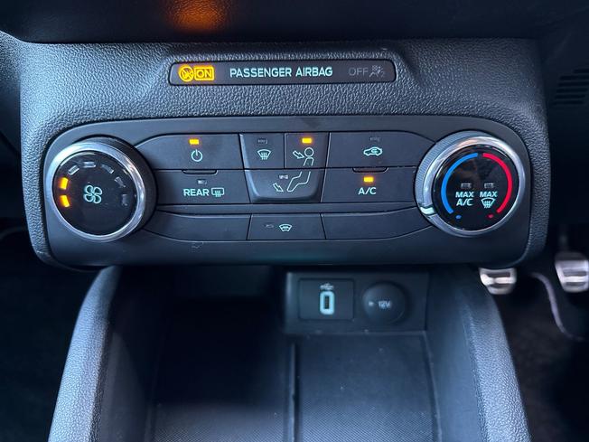 FORD FOCUS Photo 32
