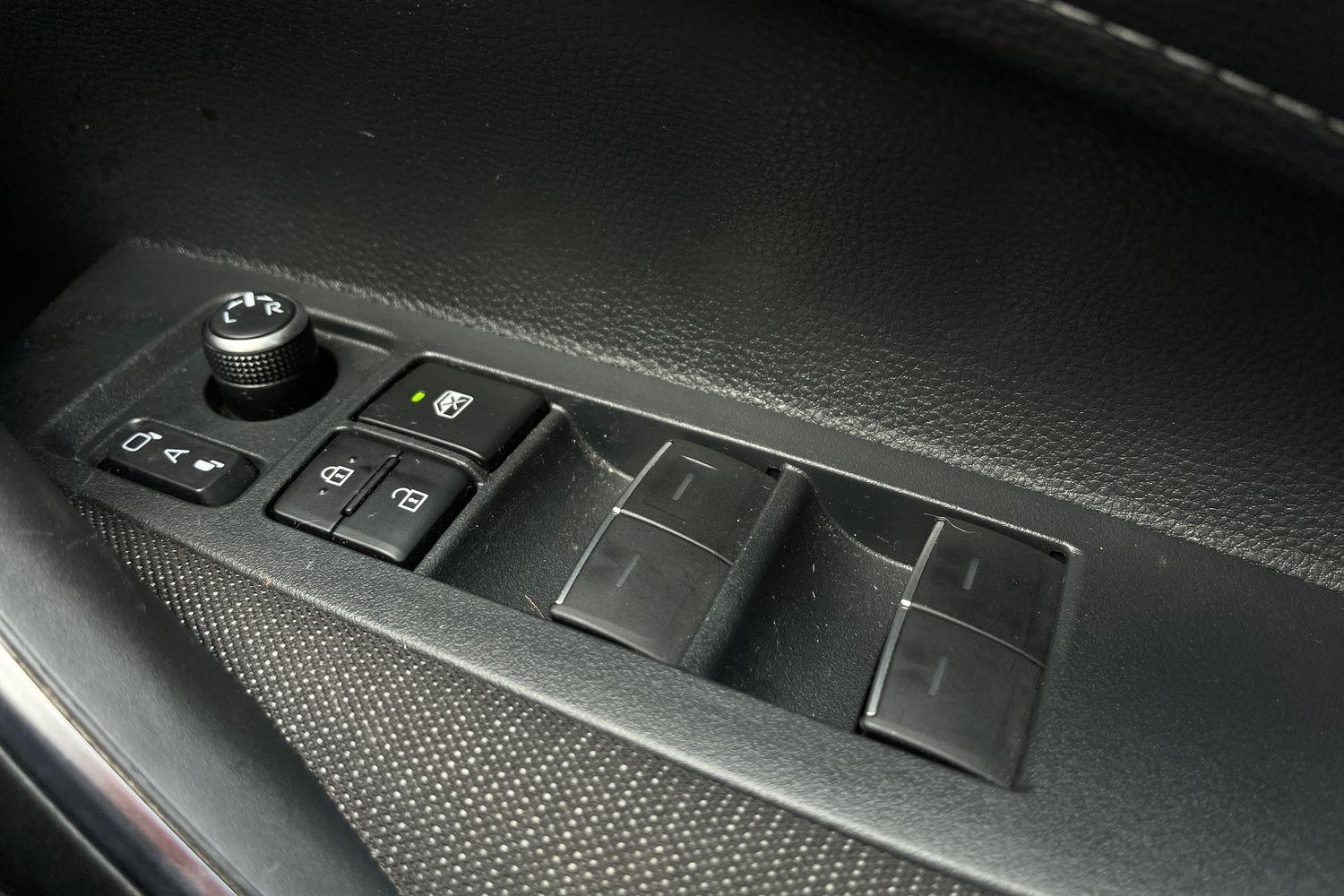 Suzuki Swace Photo 15