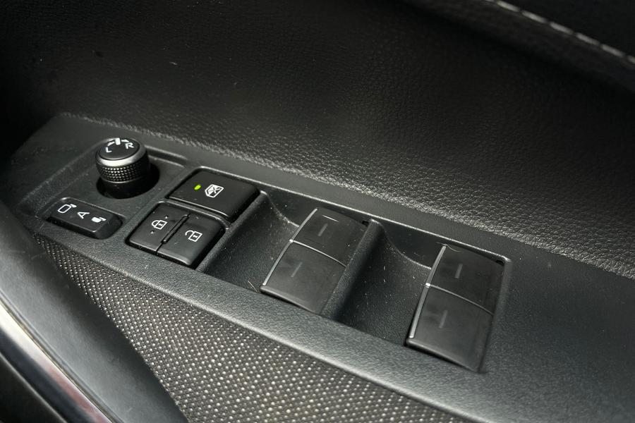Suzuki Swace Photo autoimg-52930cc5ceaf2f003fa5ba2ba36b34e81ea58056.jpg