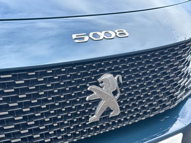 PEUGEOT 5008 Photo 21