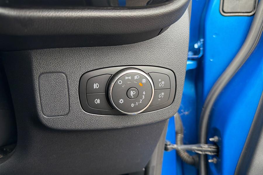 Ford PUMA Photo autoimg-5295bab4bf6ae97e70d751d61b738a9fe1a995eb.jpg