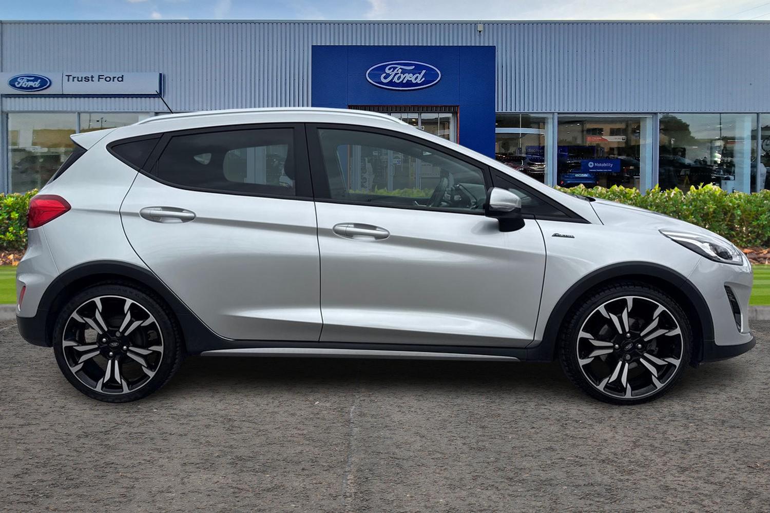 Ford FIESTA Photo 2