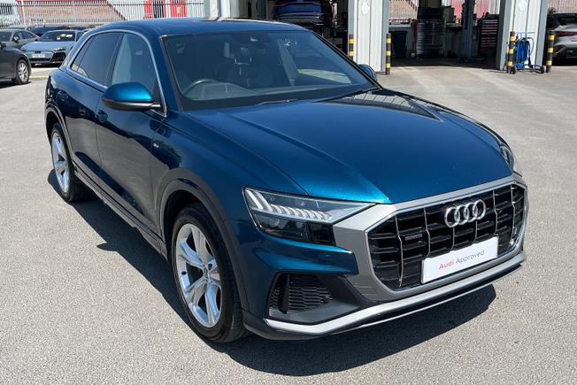 AUDI Q8 Photo 22