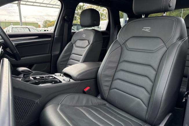 VOLKSWAGEN Touareg Photo 22