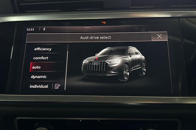 AUDI Q3 Photo 22