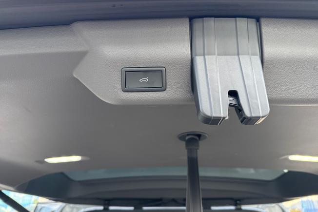 VOLKSWAGEN Multivan Photo 36