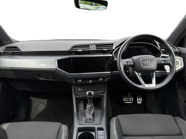 AUDI Q3 Photo 10