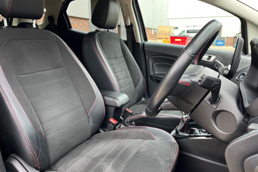 Ford EcoSport Photo autoimg-52b0b24726faba25a17228721a2f29e07a0bf41a.jpg