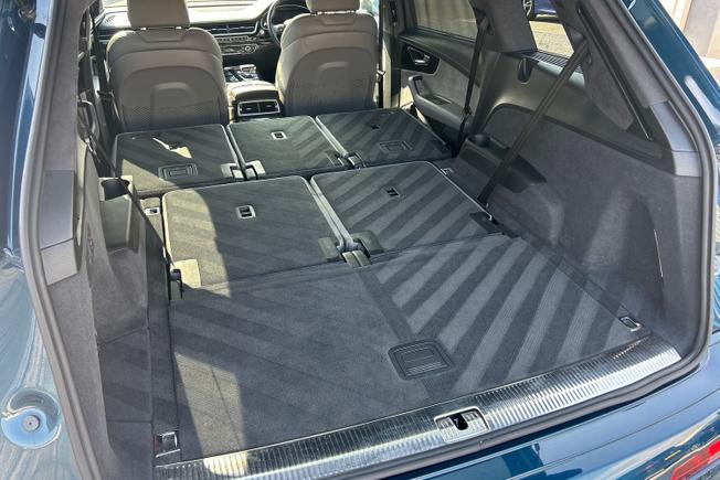 AUDI Q7 Photo 25