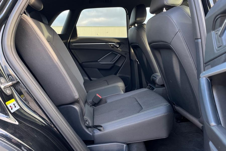 Audi Q3 Photo autoimg-52b8380b8caabdced44ecbde1b03b951a11f6afc.jpg