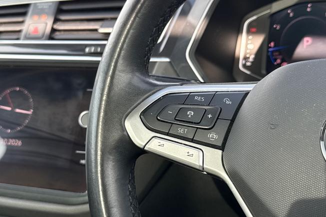 VOLKSWAGEN Tiguan Photo 16