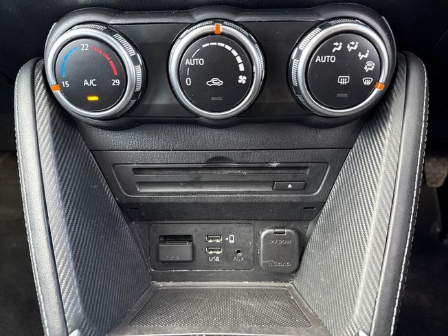 MAZDA Mazda2 Photo 33