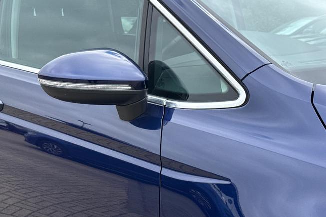 VOLKSWAGEN Touran Photo 20