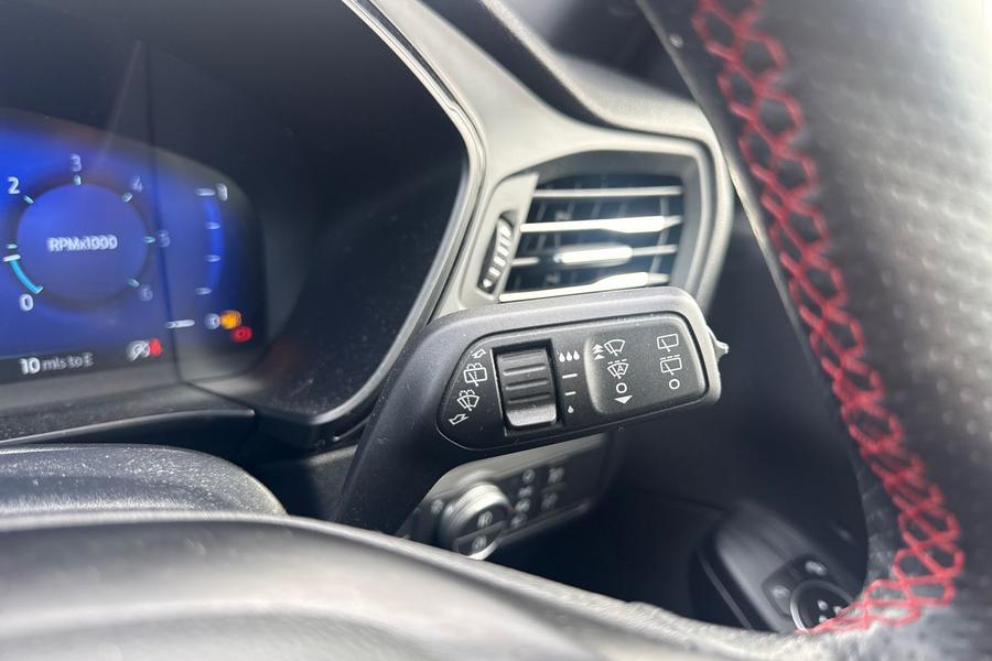 Ford KUGA Photo autoimg-52cc7326d0594bea00c246c4e3285bdfe61f5327.jpg