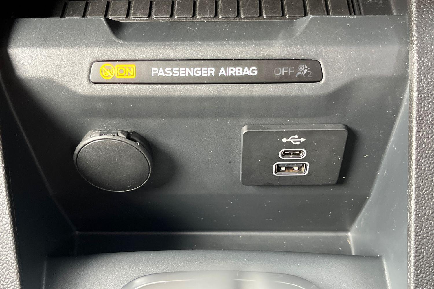 Ford TRANSIT COURIER Photo 18