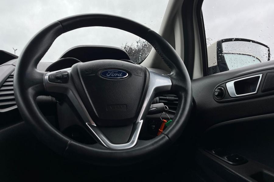 Ford EcoSport Photo autoimg-52d522243781ed530557331fcda2ed1eb7c1a553.jpg