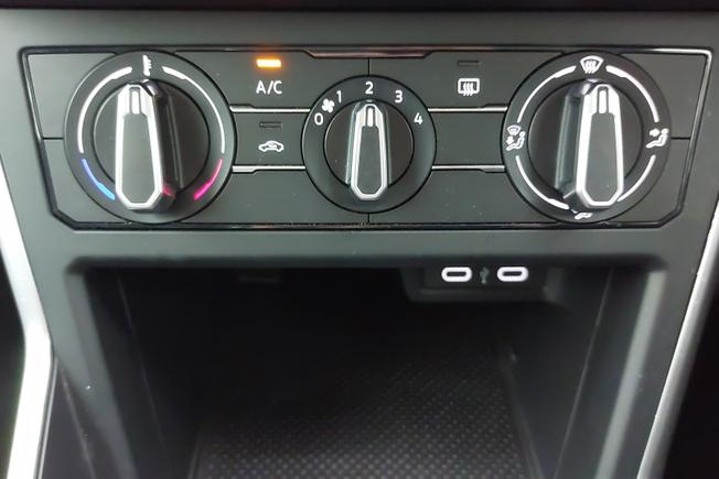VOLKSWAGEN Polo Photo 29