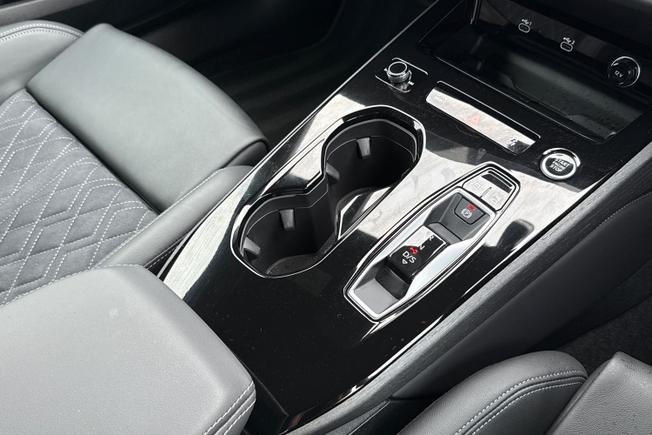 Audi Q4 e-tron Photo 33