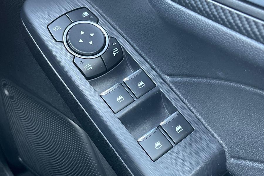 Ford KUGA Photo autoimg-52db8133384c8c479824f36eb4f9168f2b217e7c.jpg