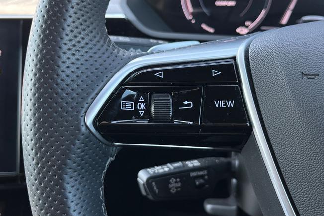 AUDI E-Tron S Photo 16