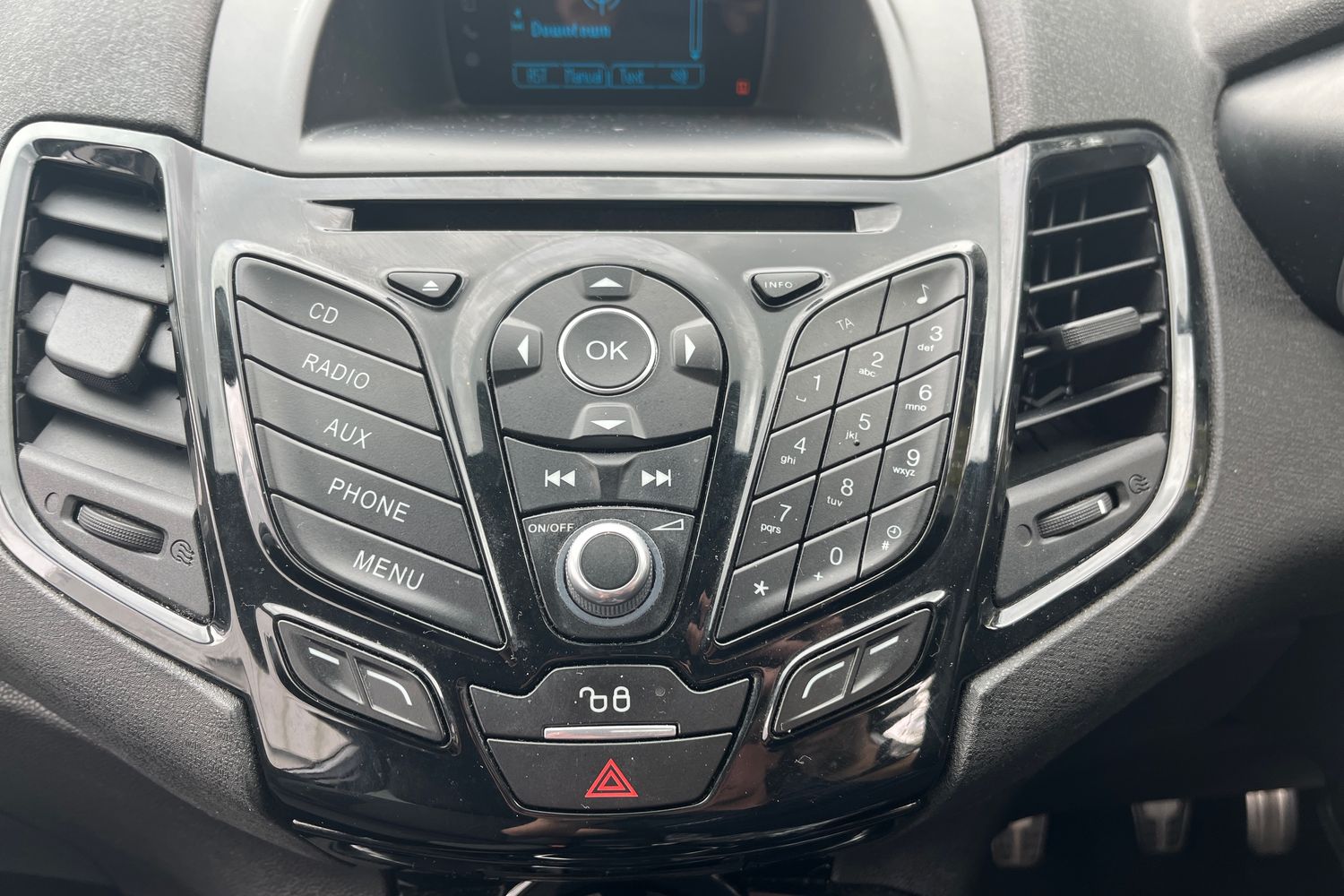 Ford FIESTA Photo 36