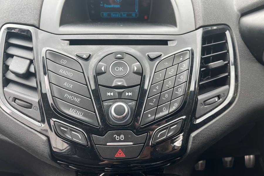 Ford FIESTA Photo autoimg-52e253d33bd3b390ddf0906e912350ca63566825.jpg