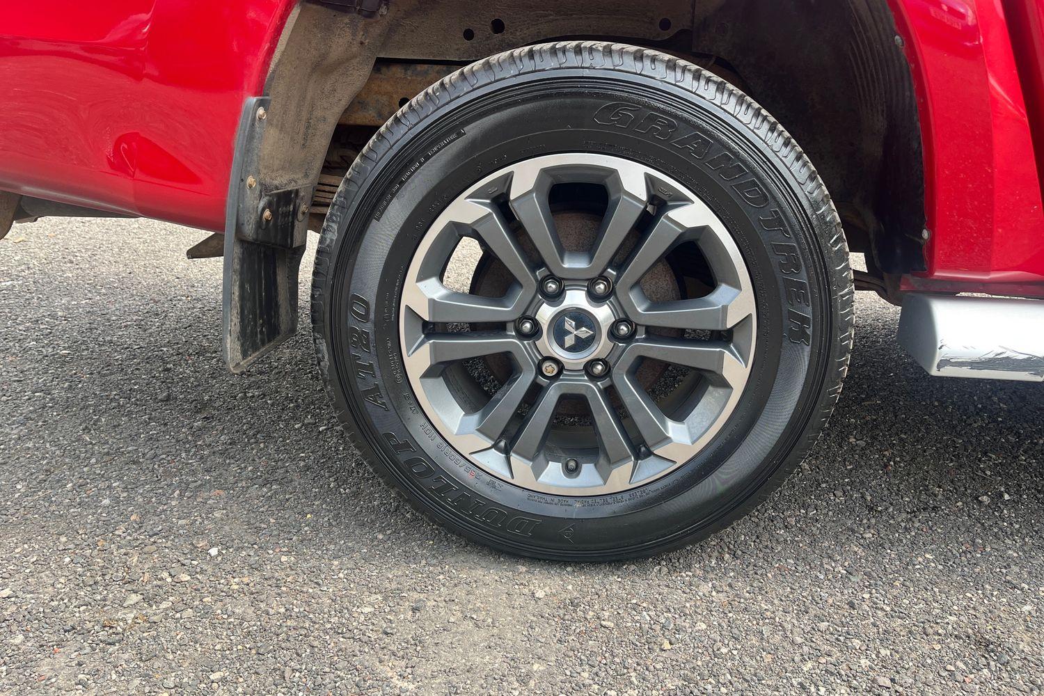 Mitsubishi L200 Photo 24