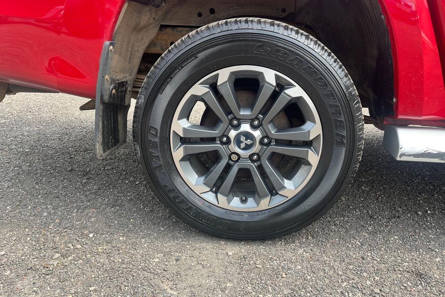 Mitsubishi L200 Photo autoimg-52e2c512f526cb59c7dc7f01c1ffbc99ae789b45.jpg