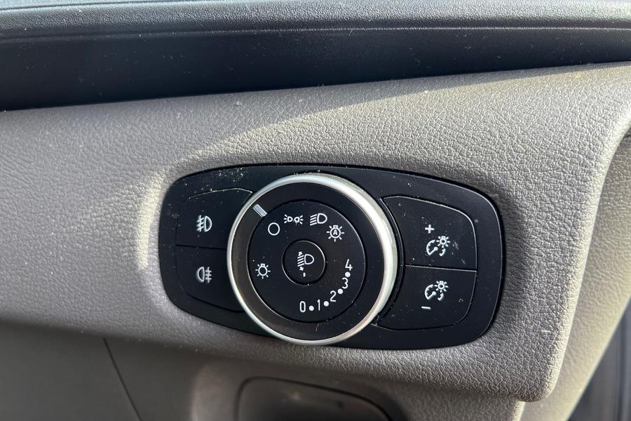 Ford TRANSIT CUSTOM Photo autoimg-52e4ada323d7981259ea53f75a009385822418c8.jpg