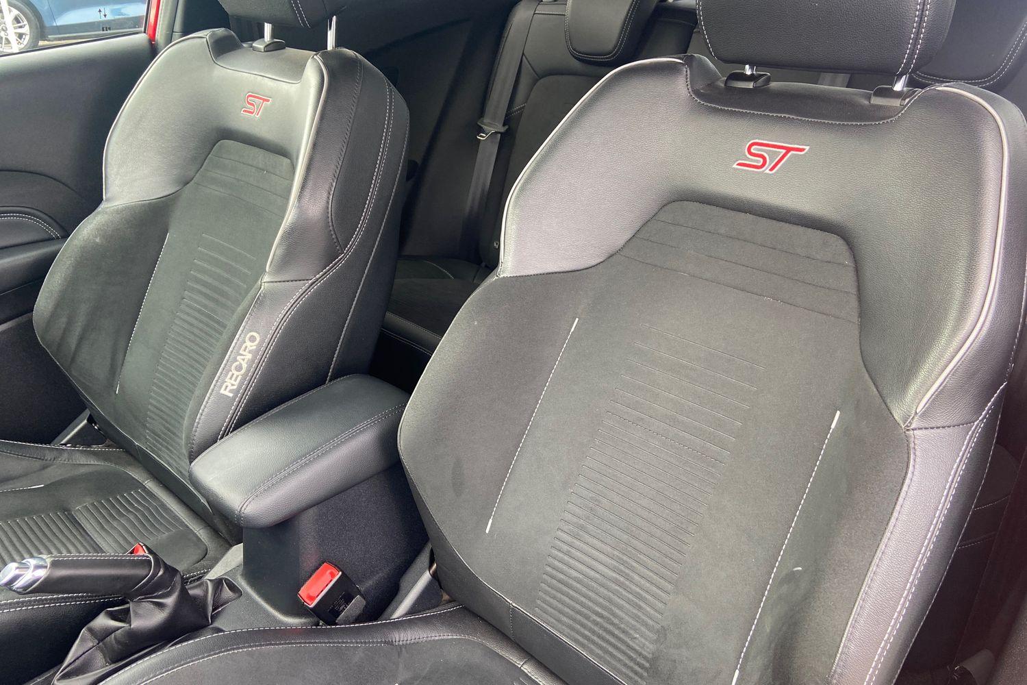 Ford FIESTA Photo 18