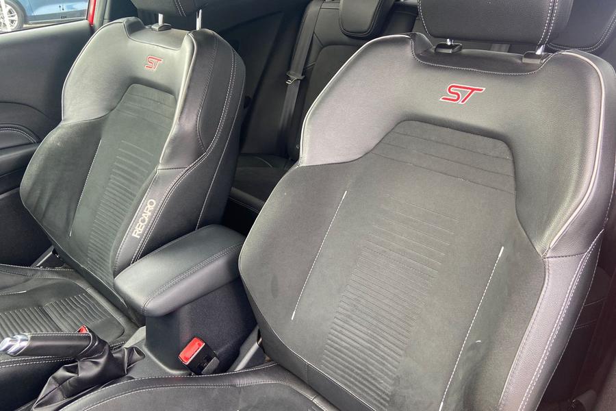 Ford FIESTA Photo autoimg-52e52f2d530c032668ae5ee8ec4d22b9d248e5e5.jpg