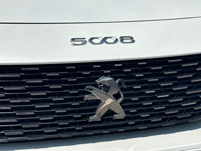 PEUGEOT 5008 Photo 23