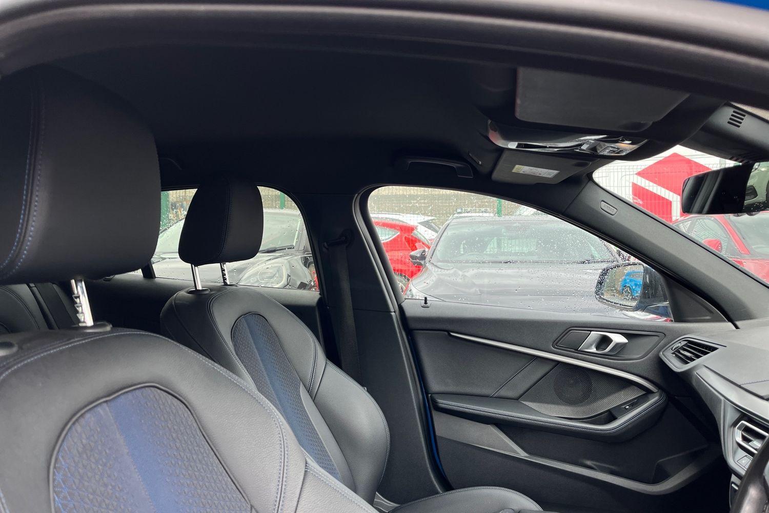 BMW 1 SERIES Photo 16