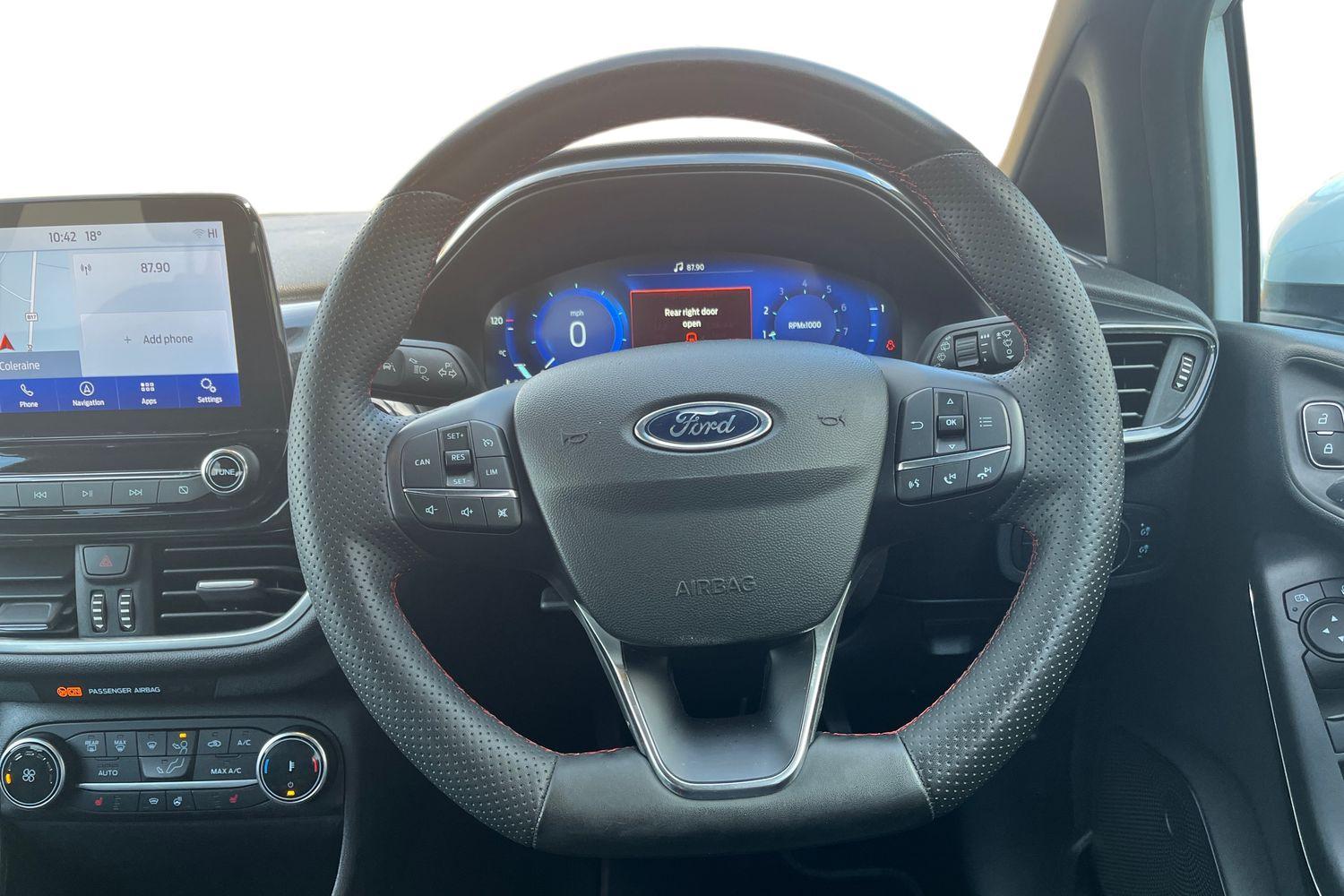 Ford FIESTA Photo 8