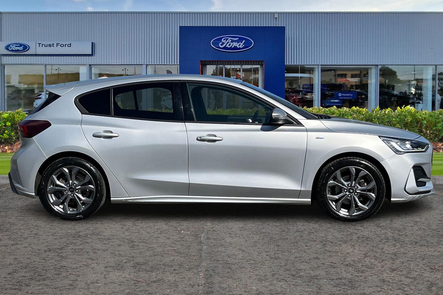 Ford FOCUS Photo 2