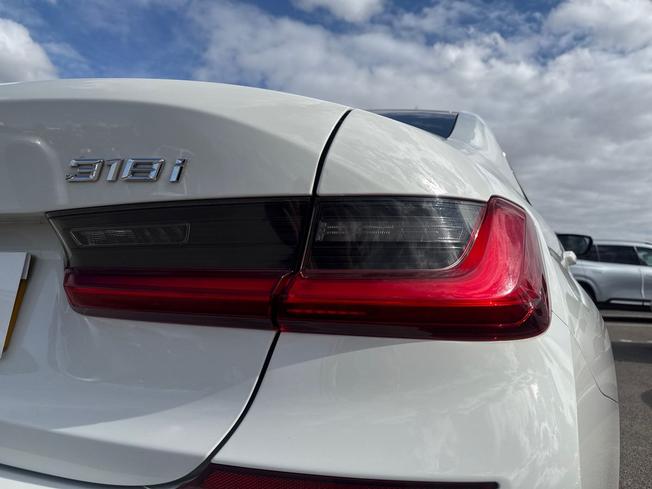 BMW 3 Series Photo 18