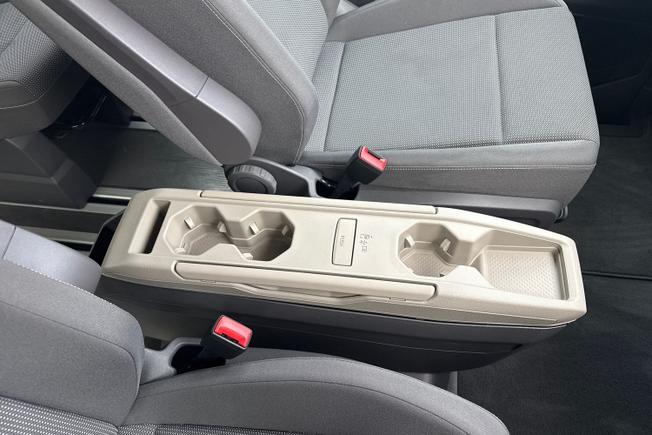 VOLKSWAGEN Multivan Photo 44