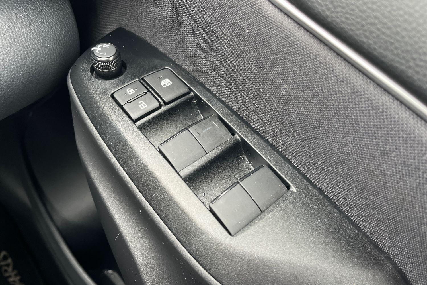 Toyota YARIS Photo 15