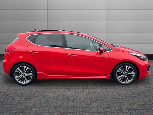 Kia Ceed Photo autoimg-52fbdf454ec3d34ff61c2e69b150e1d0d3a17599.jpg
